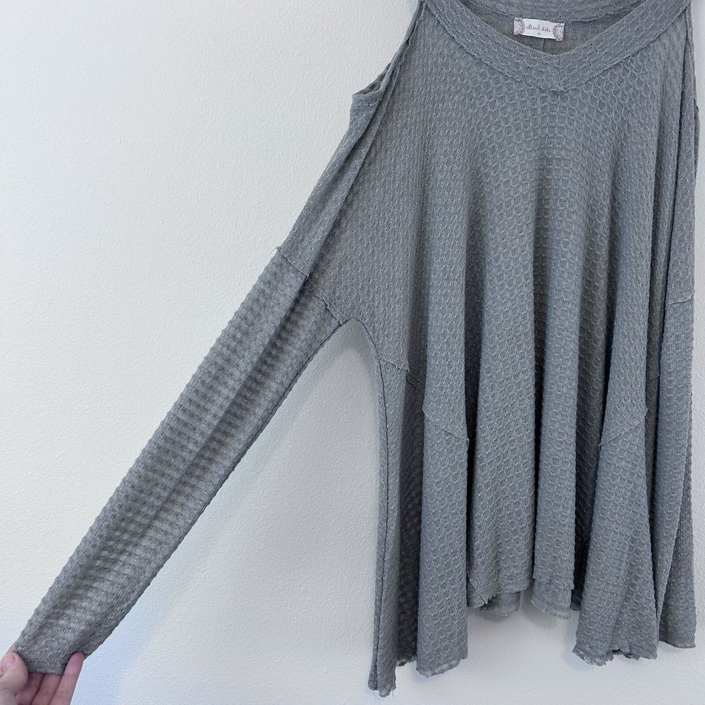 Boho Textured Thermal Altar'd State Grey Waffle Knit Cold Shoulder Top Medium